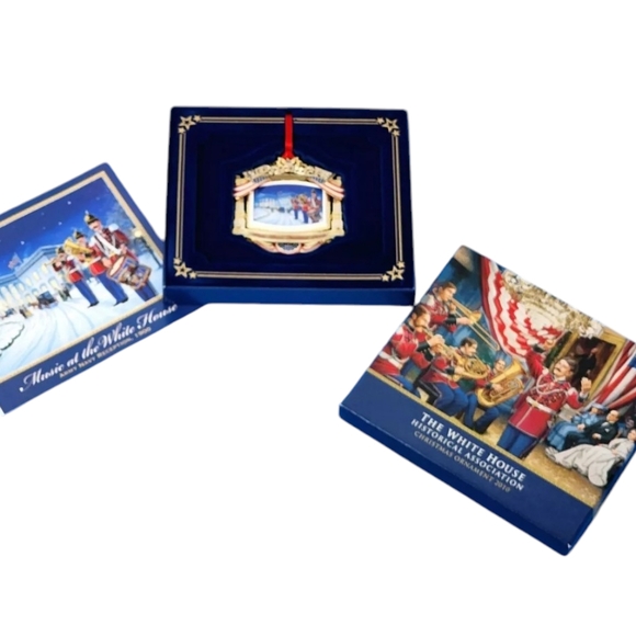 The White House Christmas Ornament 2010 - Picture 2 of 2